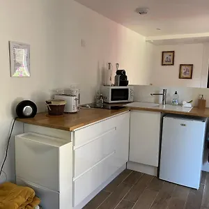 https://studio-cosy-tout-equipe-en-coeur-de-ville-au-calme.inbrittany.com